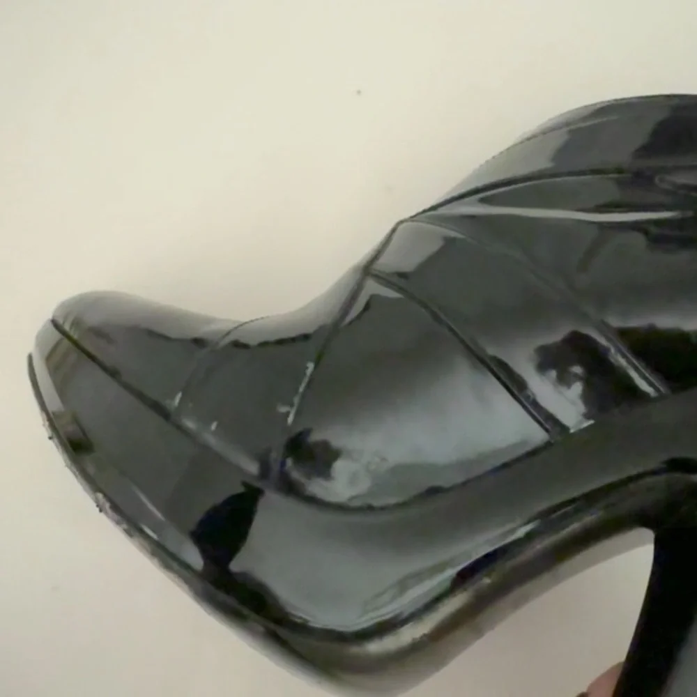 Burberry Lady GaGa 2007 Black Patent Platform Ankle Boots Booties Size 8‎